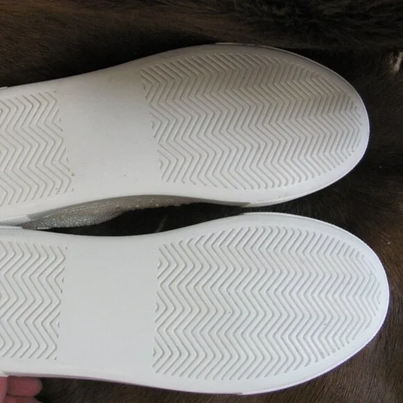 BETSEY JOHNSON BEADED SNEAKERS  NEW IN BOX (BOX NOT IN GOOD CONDITION)  SIZE 9.5 - Picture 9 of 16